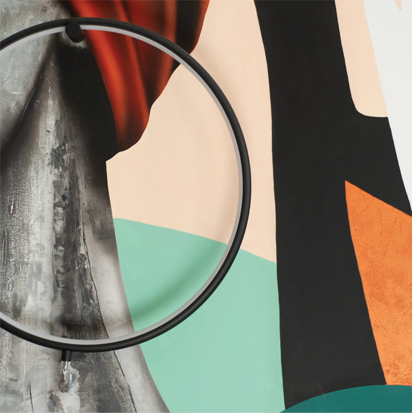 Detail of the circular light integrated into the portrait mural.