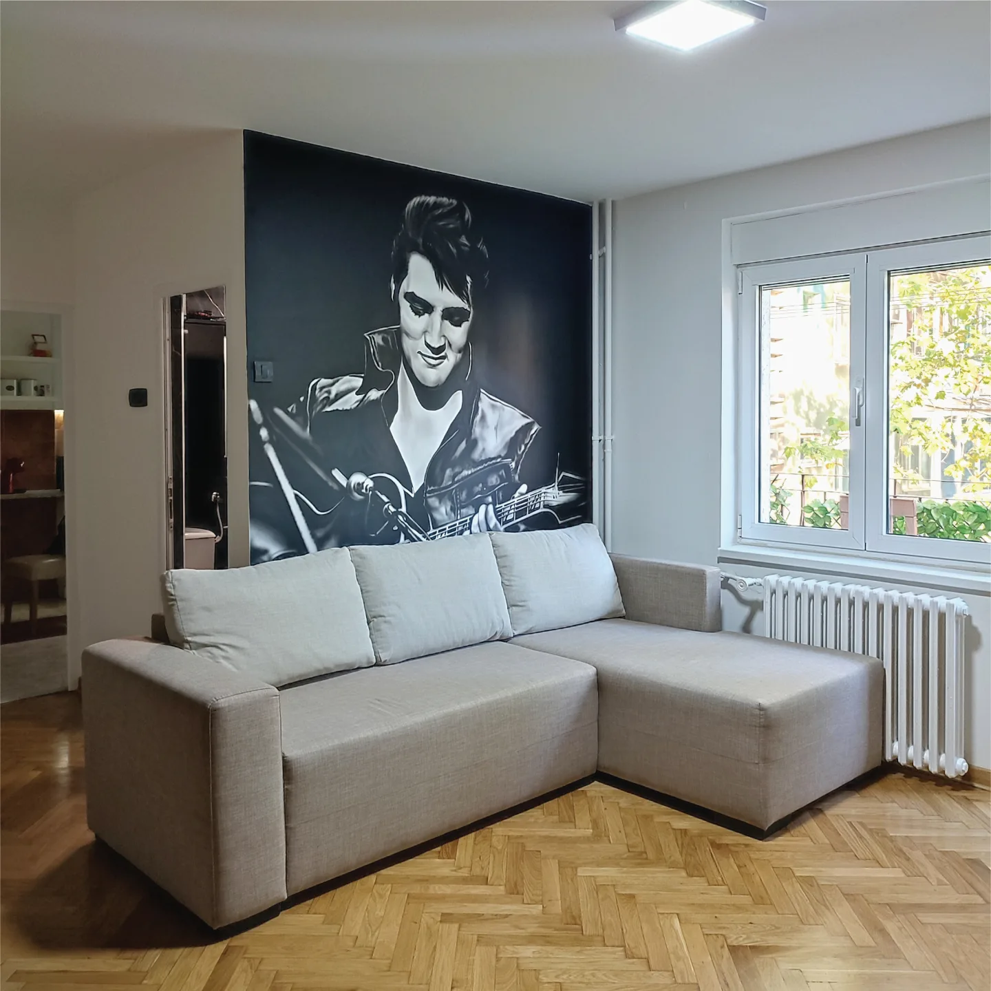 Wide view of the living room with the Elvis Presley mural.